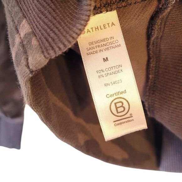 Athleta Women's Green Camo Structured Pullover Sweatshirt Size M - Picture 7 of 7